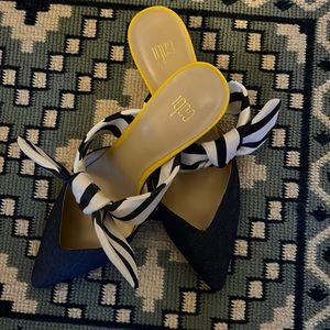 Cabo blue with yellow trim slip on fun summer shoes 7.5 M